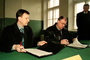 TIESU NAMS-LIGUMS1.JPG (23870 BYTES)