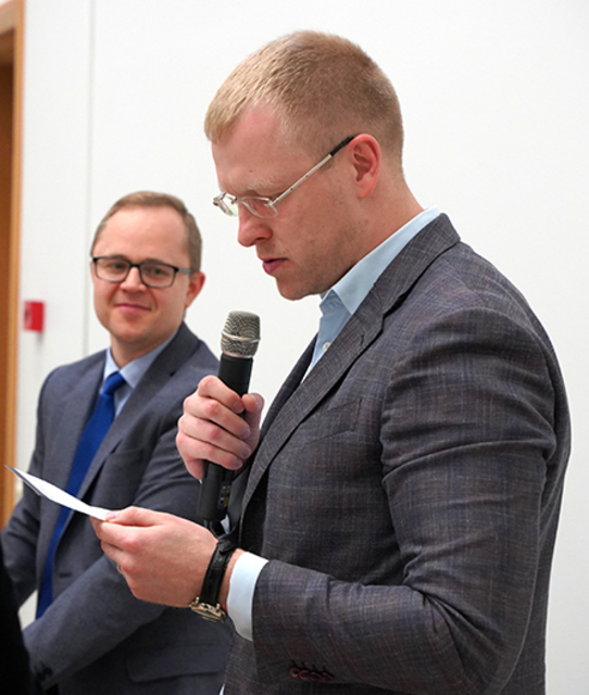 Gan pirmajā tikšanās reizē, gan šoreiz pasākumu Daugavpilī apmeklēja arī pilsētas mērs Andrejs Elksniņš, kurš, balstoties uz savu iepriekšējo Saeimas deputāta un arī zvērināta advokāta pieredzi, aktīvi iesaistījās diskusijāFoto: Santa Sāmīte