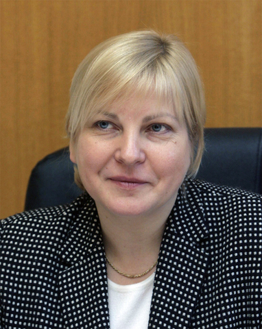 Gada tiesneša 2011 titula ieguvēja Veronika Krūmiņa pauž, ka saņemtā balva ir ne tikai viņas personīgs, bet arī visa Senāta Administratīvo lietu departamenta kolektīva pozitīvs novērtējums, jo ikdienas darbs nav iedomājams bez savstarpēja kolēģu atbalsta un profesionāla devuma.Boriss Koļesņikovs