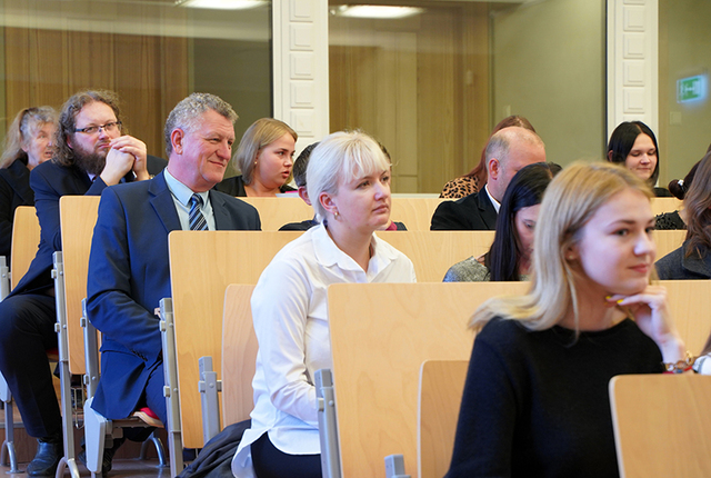 Klausītāju rindās Rēzeknē blakus sēdēja gan studenti, gan jau ļoti pieredzējuši un kvalificēti eksperti, tostarp tiesneši, advokāti un pašvaldības iestāžu juristiFoto: Santa Sāmīte