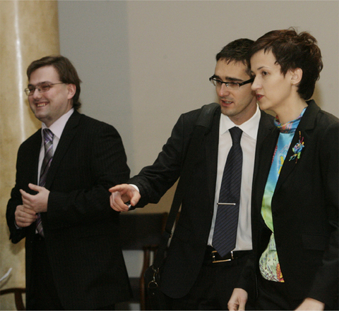 Organizatori un dalībnieki: Saeimas juridiskais padomnieks Jānis Pleps, TM valsts sekretārs Mārtiņš Lazdovskis un "Jurista Vārda" galvenā redaktore Dina GailīteBoriss Koļesņikovs, "LV"